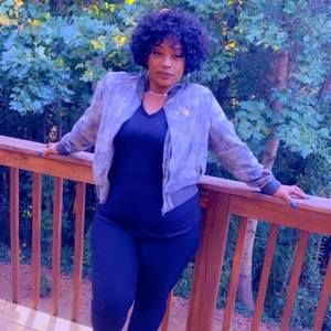 Meet your Posher, Dyonne